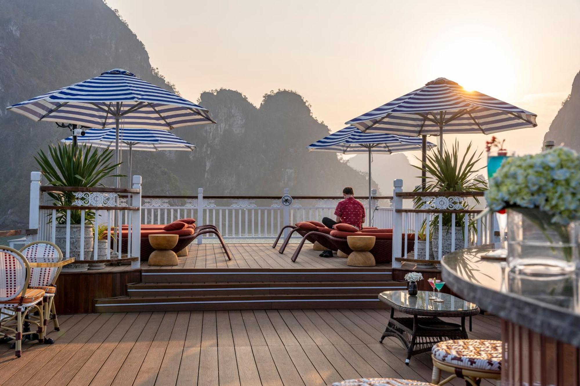Signature Royal Halong Cruise Ha Long Exterior photo