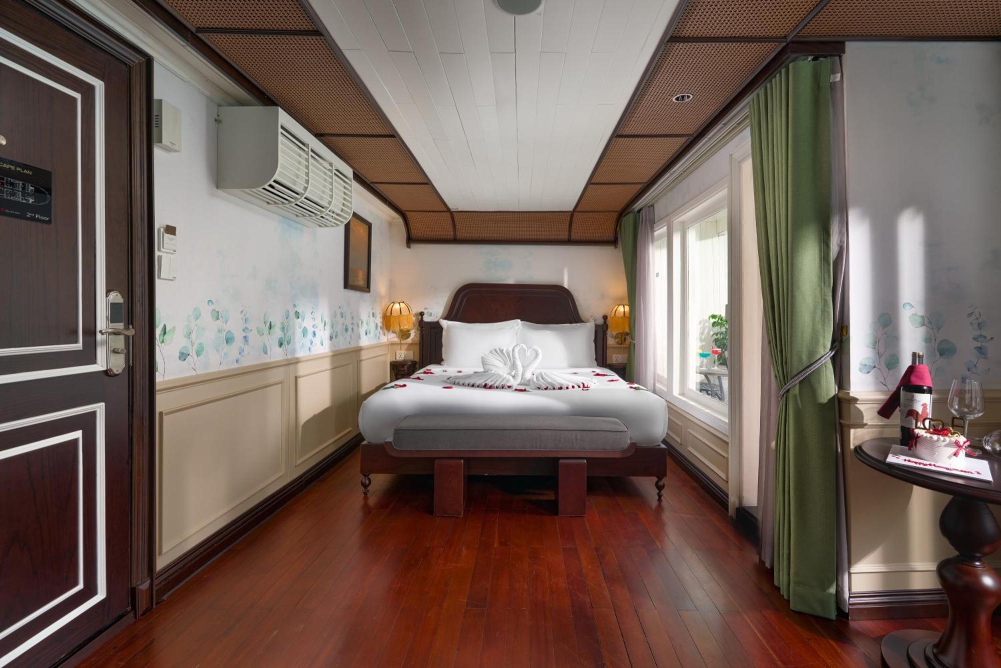 Signature Royal Halong Cruise Ha Long Exterior photo